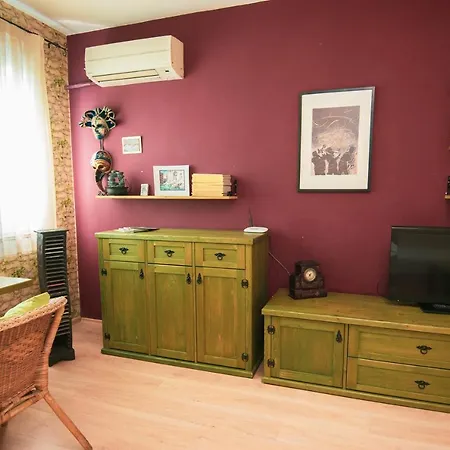 Space Of Arts - Two-bedroom With Balcony Daire